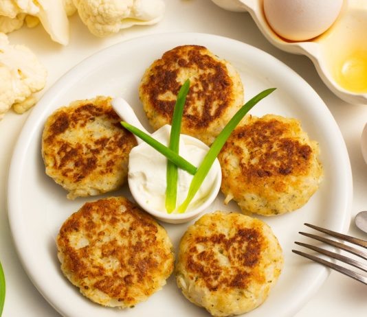 Овощные котлеты из цветной капусты с сухарями