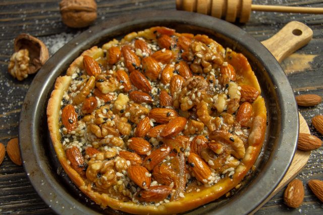 Песочная галета с орехами — вкусно и просто
