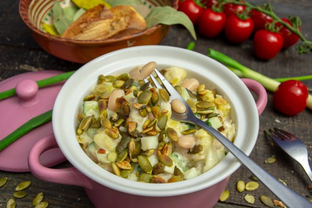 Быстрый картофельный салат с фасолью и соусом-майонезом из аквафабы Быстрый картофельный салат с фасолью и соусом-майонезом из аквафабы