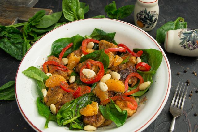 Лёгкий салат с курицей и шпинатом Лёгкий салат с курицей и шпинатом