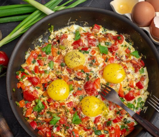 Шакшука, или Израильская яичница с овощами