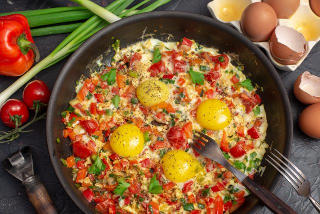 Шакшука, или Израильская яичница с овощами Шакшука, или Израильская яичница с овощами
