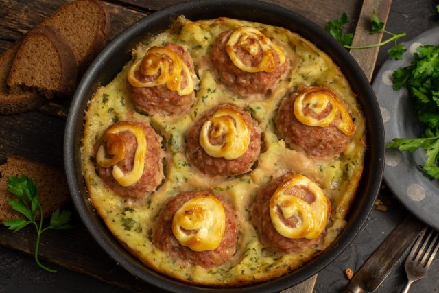 Картофельная запеканка с тефтелями, или Пастуший пирог по-новому Картофельная запеканка с тефтелями, или Пастуший пирог по-новому