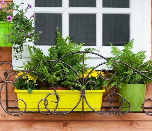 Кронштейны и держатели для цветов на балконе