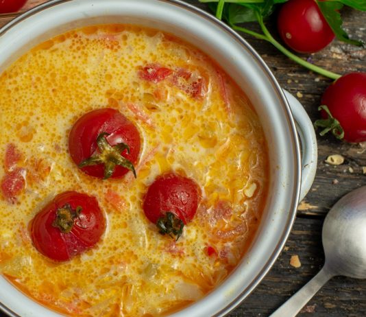 Быстрый томатный суп с сыром