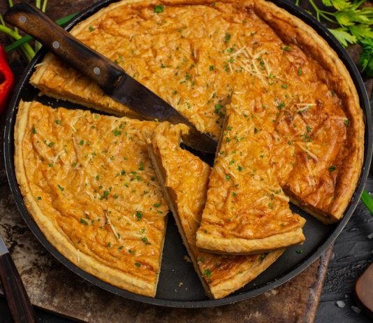 Нежный киш с лососем и хрустящей корочкой - Рецепты Нежный киш с лососем и хрустящей корочкой