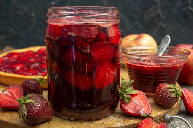 Витаминное варенье из клубники с пектином за полчаса