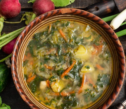 Витаминный суп с крапивой