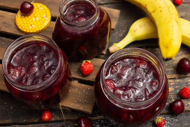 Ароматное варенье из земляники с бананом и мёдом Ароматное варенье из земляники с бананом и мёдом