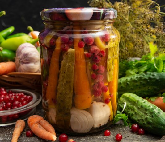 Ассорти из овощей «Огород» с красной смородиной - Рецепты Ассорти из овощей «Огород» с красной смородиной