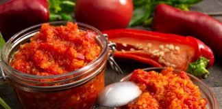 Острая аджика из перца и кабачков на зиму