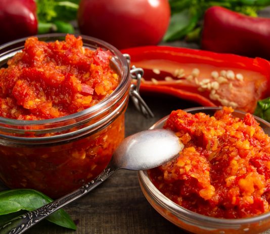 Острая аджика из перца и кабачков на зиму