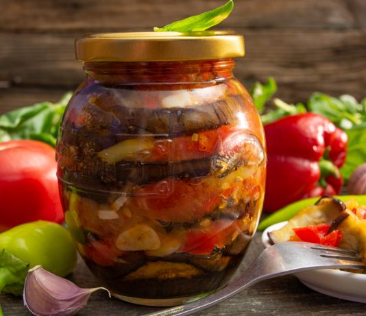 Салат из баклажанов с овощным соусом на зиму — вкусно и просто - Рецепты Салат из баклажанов с овощным соусом на зиму — вкусно и просто