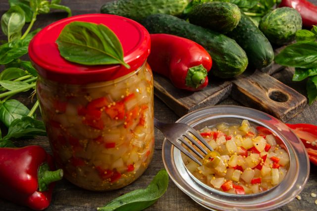 Вкусный салат из переросших огурцов с горчицей на зиму