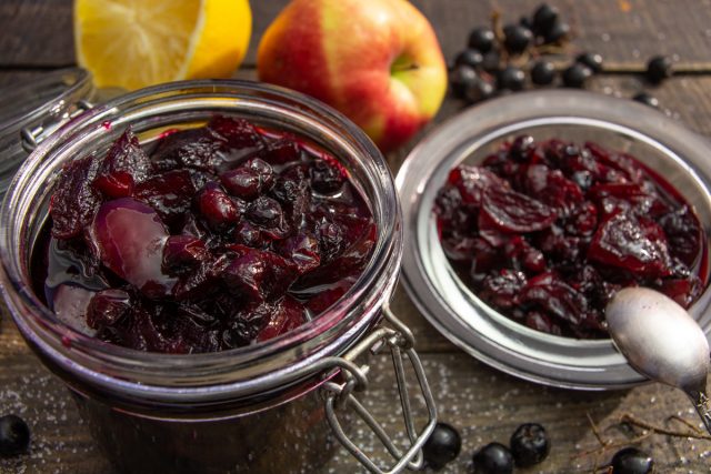 Густое варенье из черной рябины с яблоками и лимоном Густое варенье из черной рябины с яблоками и лимоном
