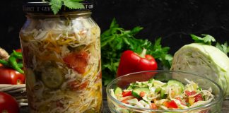 Овощной салат «Огород» с капустой, огурцами и помидорами на зиму