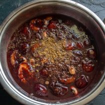 Добавляем молотую корицу