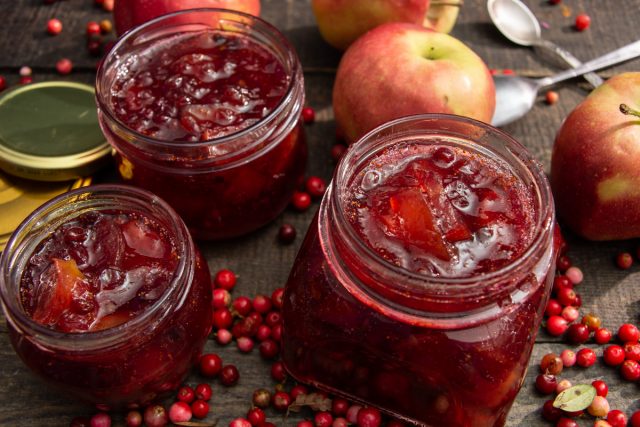 Варенье Брусника с яблоками с ванильным сахаром и корицей