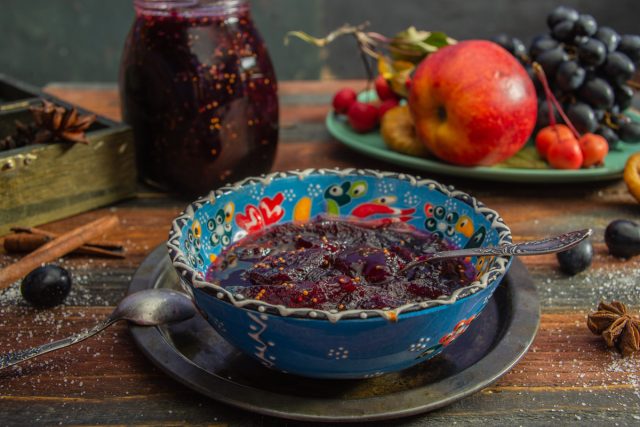 Экзотическое виноградное варенье с яблоками и инжиром