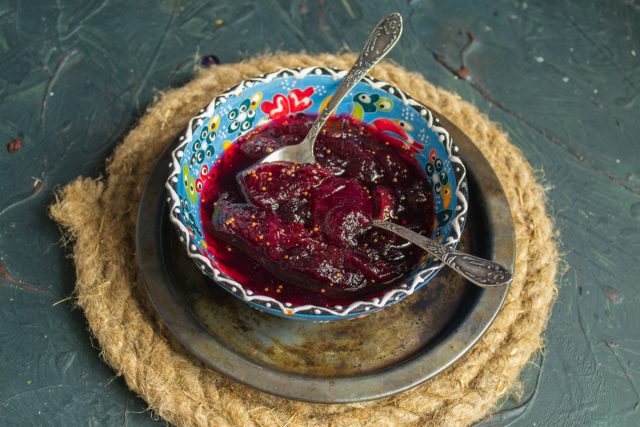 Экзотическое виноградное варенье с яблоками и инжиром готово