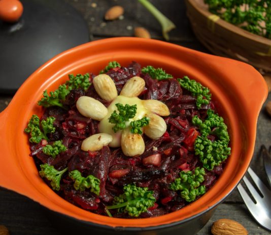 Постный салат из свёклы с черносливом и миндалём - Рецепты Постный салат из свёклы с черносливом и миндалём