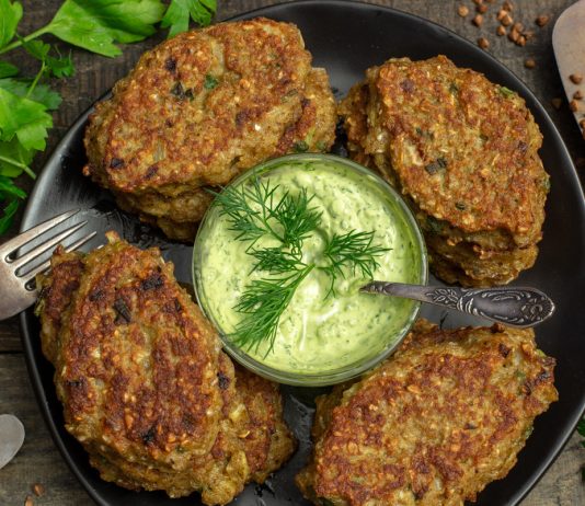 Простые котлеты из гречневых хлопьев