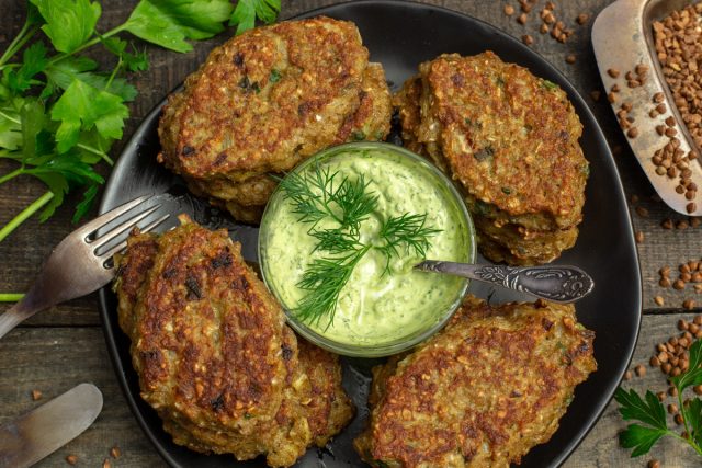 Простые котлеты из гречневых хлопьев