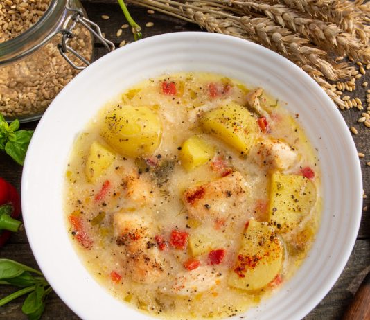 Белый картофельный суп с курицей и полбой