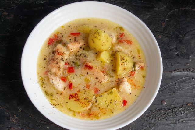 Белый картофельный суп с курицей и полбой готов Белый картофельный суп с курицей и полбой готов