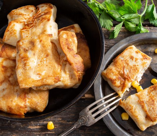 Фаршированные блинчики с курицей и кукурузой за полчаса