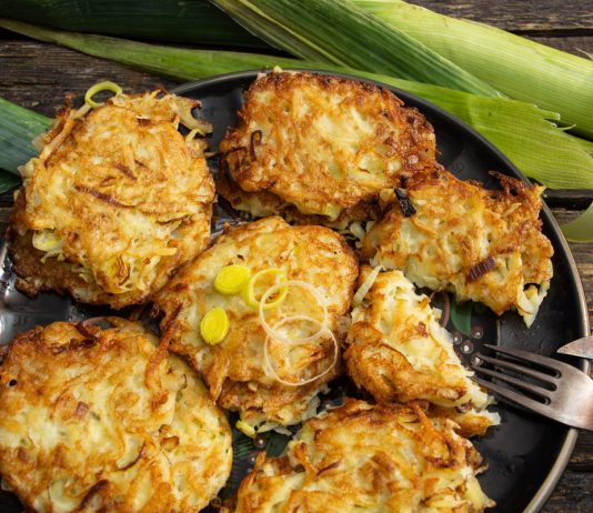 Вкусные деруны с луком на крупной тёрке