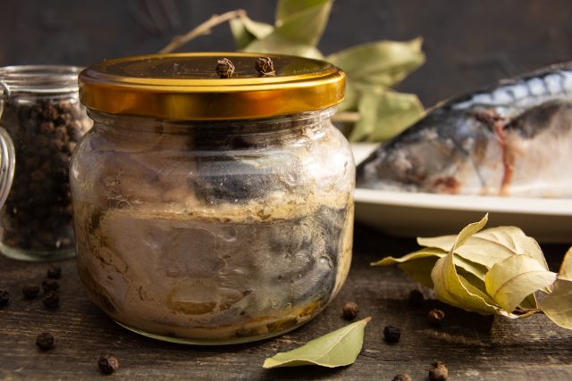 Вкусные консервы из скумбрии в домашних условиях Вкусные консервы из скумбрии в домашних условиях