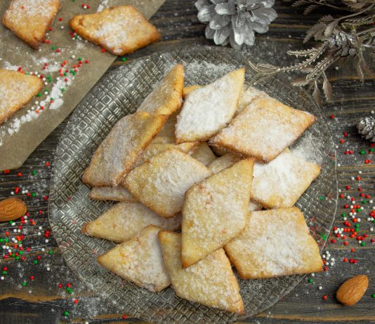 Домашнее миндальное печенье с курагой