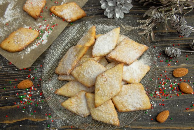 Домашнее миндальное печенье с курагой