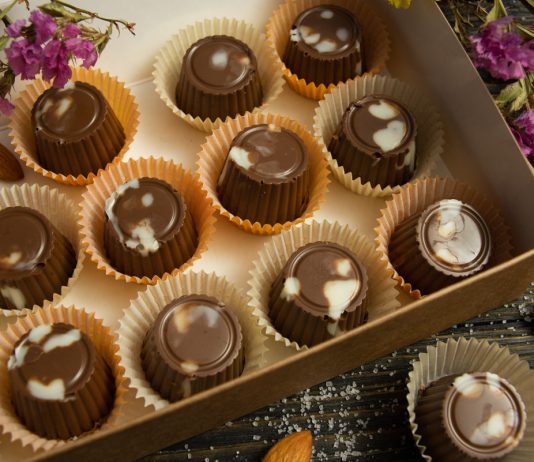 Домашние шоколадные конфеты с марципаном