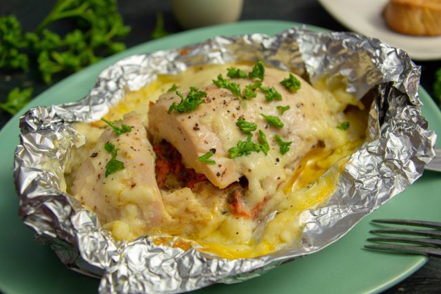 Фаршированная куриная грудка в сливках