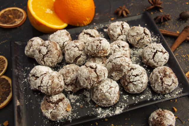 Шоколадное печенье «Мраморное» с апельсином и грецкими орехами