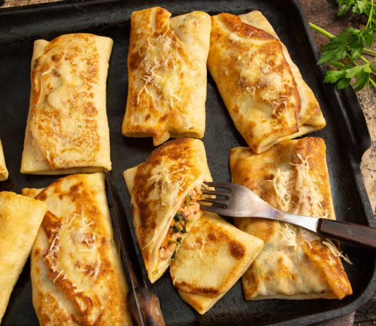 Тонкие блинчики на сыворотке, фаршированные мясом и овощами