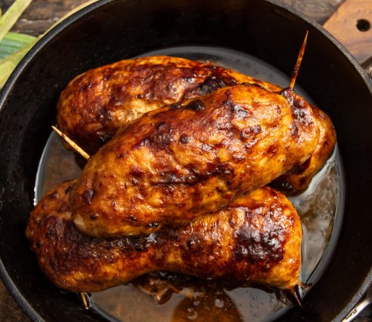 Запеченная колбаса без кишок в духовке