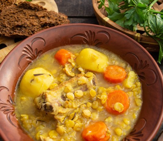 Густой гороховый суп с мясом