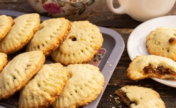 Лимонное печенье с финиками и арахисом