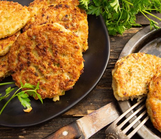 Нежные рыбные котлеты из фарша с манкой