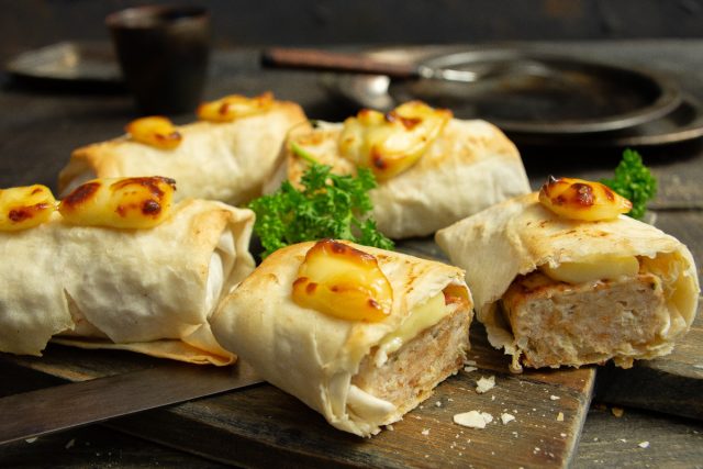 Сочные куриные котлеты в тонком лаваше с сыром