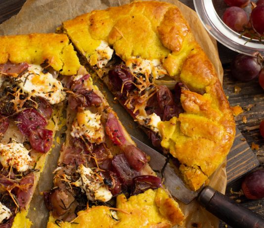 Вкусная галета с виноградом и сыром - Рецепты Вкусная галета с виноградом и сыром