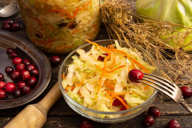 Вкусная квашеная капуста с укропом для хранения в квартирных условиях