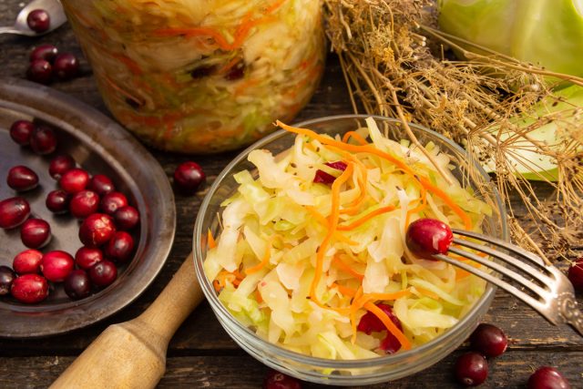 Вкусная квашеная капуста с укропом для хранения в квартирных условиях Вкусная квашеная капуста с укропом для хранения в квартирных условиях