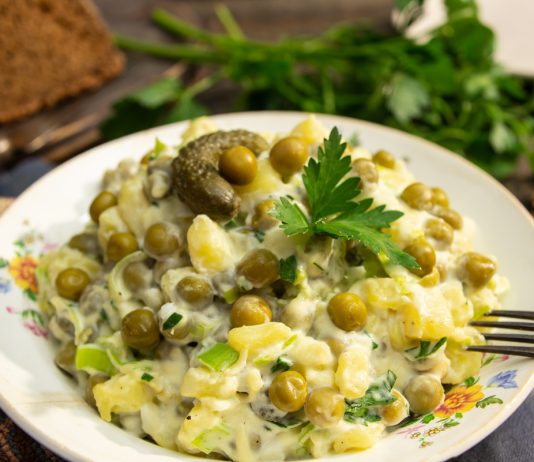 «Белый» салат без мяса из литовской кухни