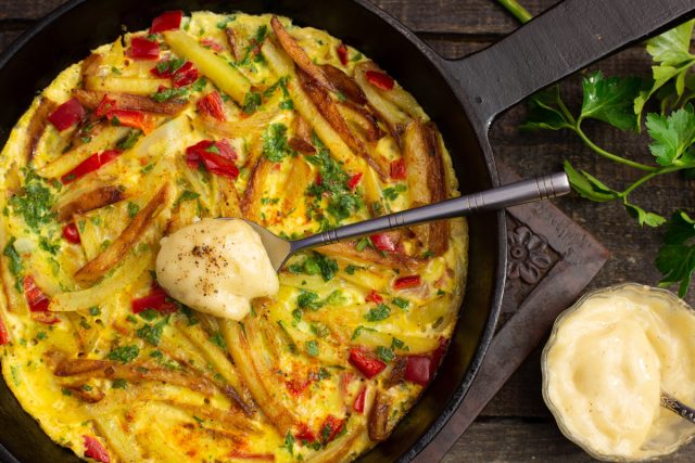 Испанский завтрак, или Тортилья с жареной картошкой и луком