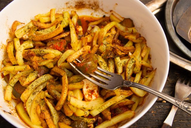 Простое азу по-татарски в духовке Простое азу по-татарски в духовке