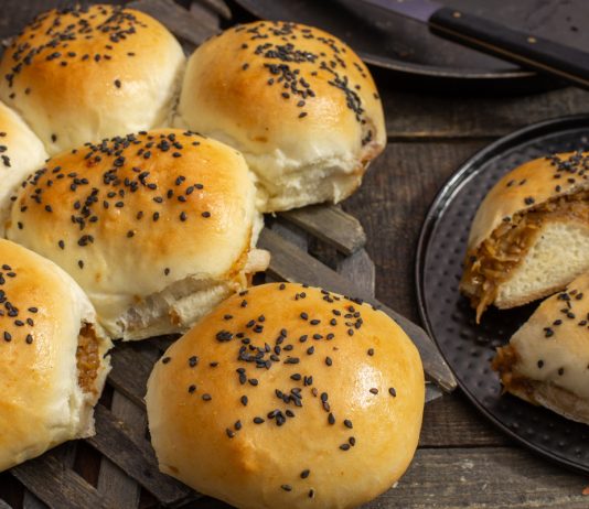 Пышные булочки с капустой из дрожжевого теста в духовке - Рецепты Пышные булочки с капустой из дрожжевого теста в духовке